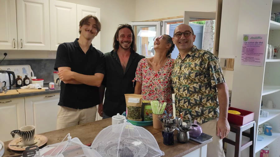 L'équipe du Salon de thé Amitillia à Courrensan, Gers