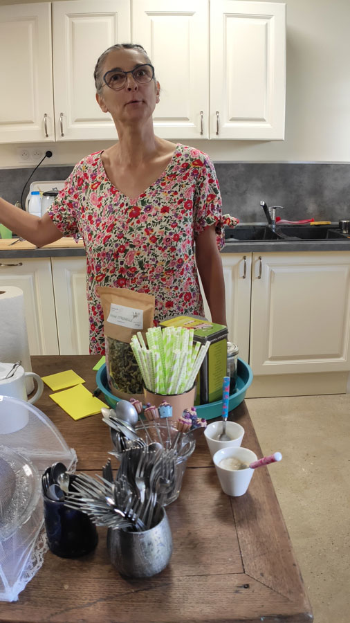 Laurence au salon de thé Amitillia, Gers